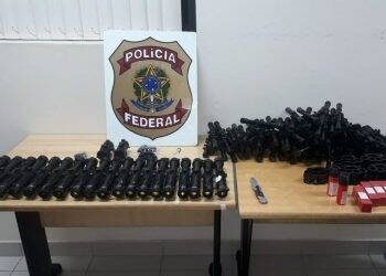 Polícia Federal prende homem por tráfico de acessórios para armas