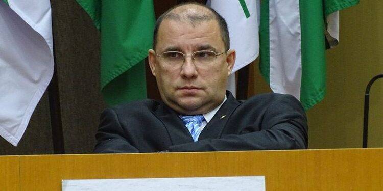 Ex-vereador Zé Carlos é preso novamente suspeito de receber parte do salário de assessor