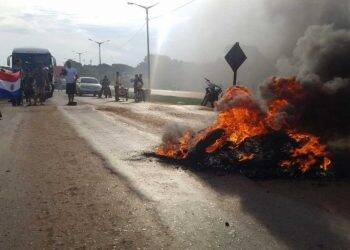 Paraguaios fecham Km 10 da “Ruta Internacional” em protesto contra sistema de votação