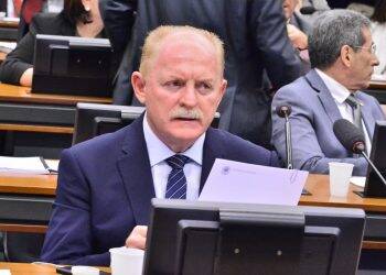 Deputado Vermelho toma posse no Parlasul