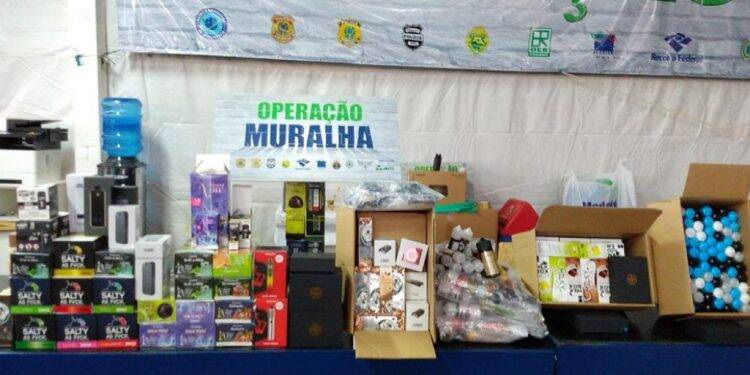 Cigarros eletrônicos e tabacos para narguilé são apreendidos na Operação Muralha