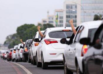 Municípios não podem contrariar lei federal sobre aplicativos, diz STF