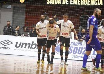 Foz Cataratas cai uma posição após derrota para o Corinthians