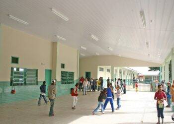 TCE-PR suspende licitação para contratar fornecedor de merenda escolar em Foz do Iguaçu