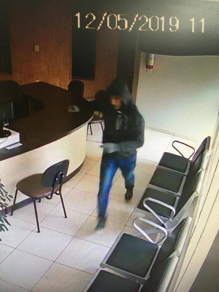 Homem participa de missa, em seguida furta igreja no conjunto Libra