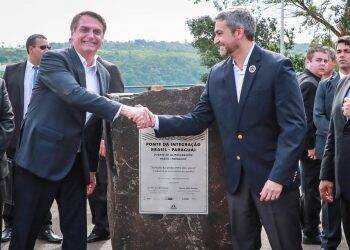Bolsonaro e Marito lançam pedra fundamental da Ponte da Integração, entre Foz e Franco