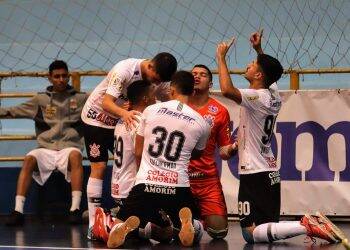 Corinthians vence de virada o Foz Cataratas e vai a final da Copa Mundo do Futsal