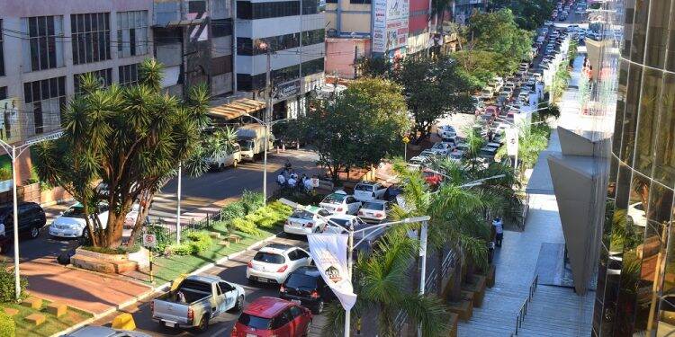 Pelo menos 1000 lojas fecharam as portas em Ciudad del Este em um ano