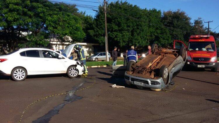 Acidente deixa mulher ferida na Av. Anita Garibaldi