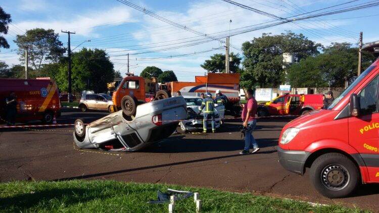 Acidente deixa mulher ferida na Av. Anita Garibaldi