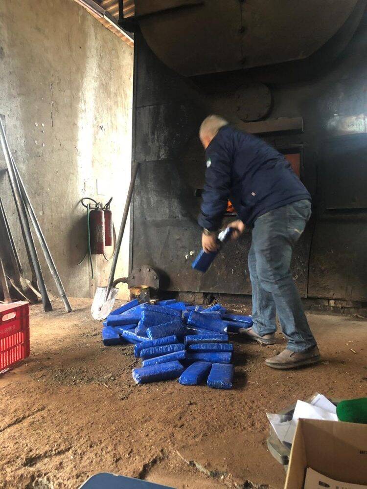 Polícia Civil incinera mais de 2,5 toneladas de drogas