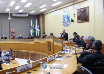 Vereadores aprovam em 1° discussão reajuste de salários, com um voto contra e 4 ausências
