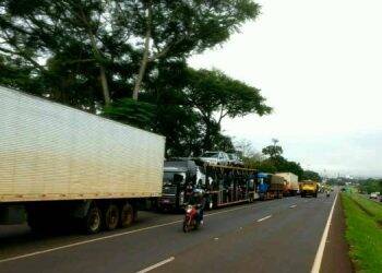 Caminhoneiros começam fase de teste de cartão pré-pago para compra de combustível