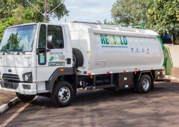 Foz recebe oito caminhões para o Programa de Coleta Seletiva