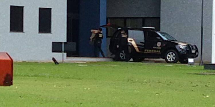 Polícia Federal e Receita Federal desarticulam organização criminosa transnacional em Foz