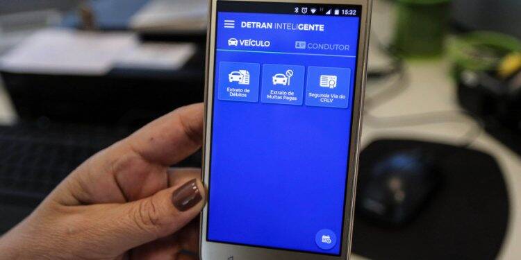 Aplicativo do Detran oferece serviços sem sair de casa