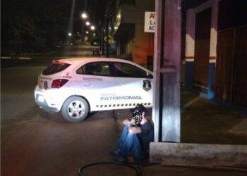 Homem é preso com fios de telefone furtados