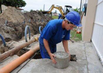 Liminar proíbe Sanepar de cobrar taxa de ligação de esgoto