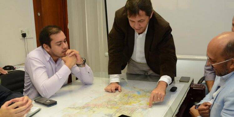 Prefeitos de Cidade do Leste e Foz do Iguaçu apresentam projeto de teleférico