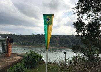 Bolsonaro e Marito lançam pedra fundamental da Ponte da Integração, entre Foz e Franco