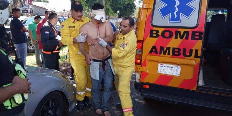 Rapaz que arrancou o próprio olho no Paraguai foi transferido para o Hospital Municipal de Foz