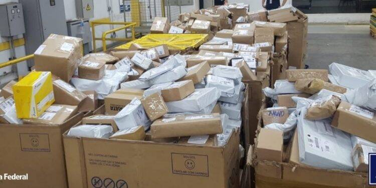 Receita Federal retém cerca de 2 milhões de reais em remessas postais