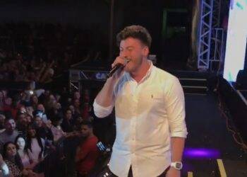 Depois de plateia só com os pais, Gabriel Smaniotto canta no show de Fernando e Sorocaba