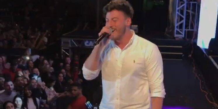 Depois de plateia só com os pais, Gabriel Smaniotto canta no show de Fernando e Sorocaba