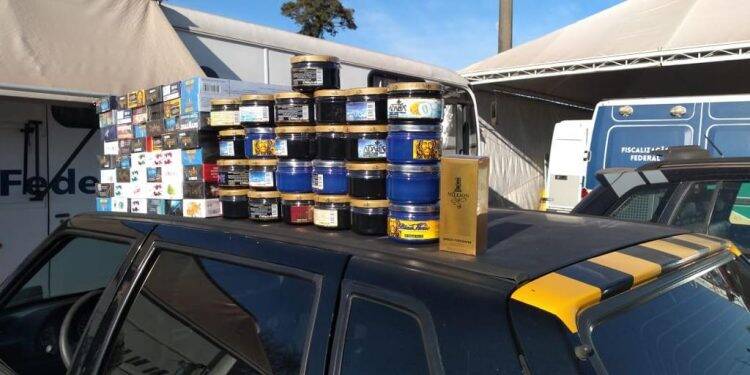 Dois carros de empresas de escolta armada são retidos na Operação Muralha