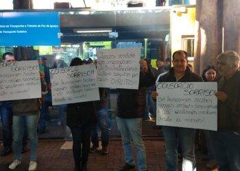 Trabalhadores da Gato Branco paralisam parte do transporte urbano em Foz do Iguaçu