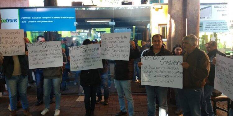 Trabalhadores da Gato Branco paralisam parte do transporte urbano em Foz do Iguaçu