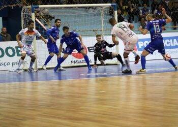 Foz Cataratas perde para Blumenau em jogo para esquecer