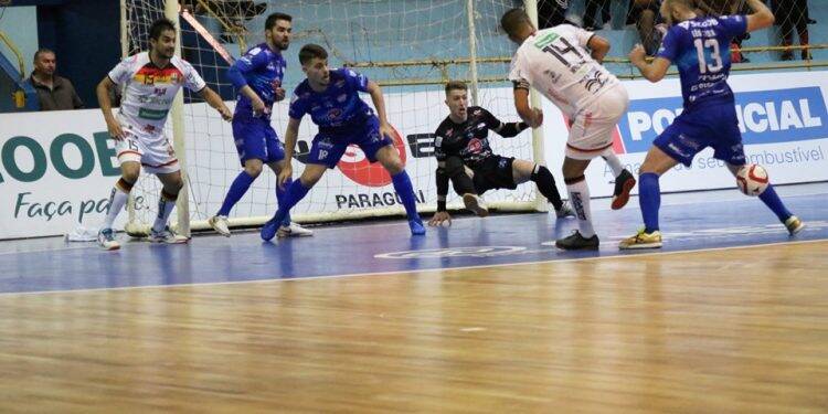 Foz Cataratas perde para Blumenau em jogo para esquecer