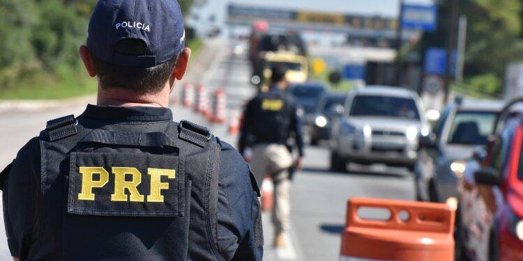 PRF flagra quase 400 ultrapassagens proibidas durante o feriado no Paraná