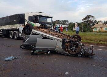 BMW e Hilux batem na BR 277, em São Miguel