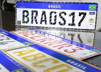 Implantação de placas de carros no padrão Mercosul é adiada para 2020