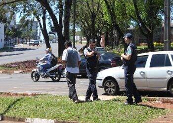 Ambulantes têm mercadorias apreendidas em semáforos de Foz