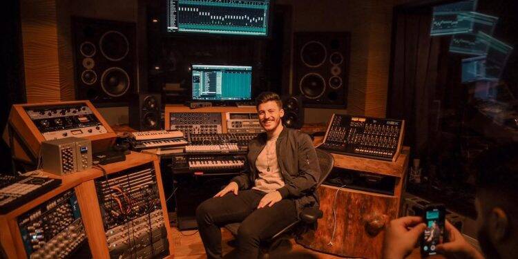Gabriel Smaniotto grava em São Paulo clipe de música inédita