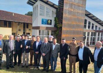 Governo do Paraná entrega à prefeitura Centros de Atendimento ao Turista
