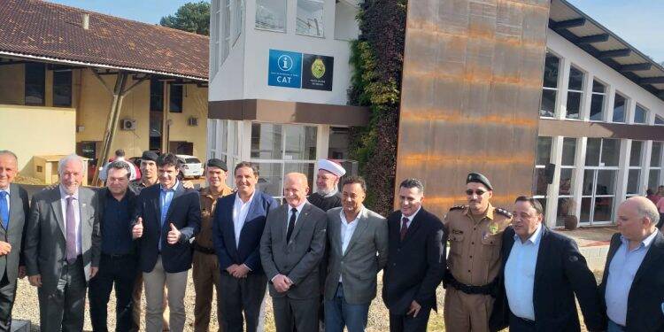 Governo do Paraná entrega à prefeitura Centros de Atendimento ao Turista