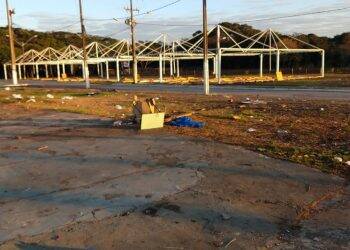 Lixo continua no Charrua após uma semana do término da Fartal