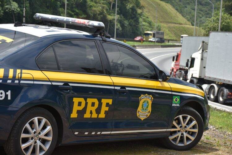 PRF flagra quase 400 ultrapassagens proibidas durante o feriado no Paraná
