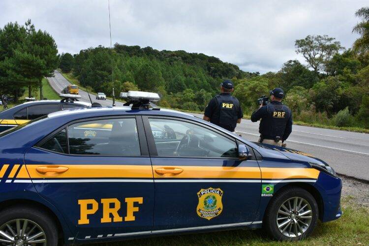 PRF flagra quase 400 ultrapassagens proibidas durante o feriado no Paraná