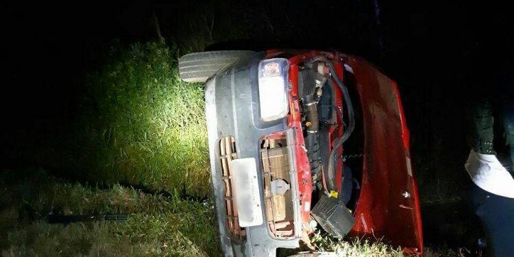 Motorista bêbado bate caminhonete contra Fiat Uno com 5 pessoas, incluindo bebê