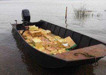 Polícia apreende barco com uma tonelada de maconha