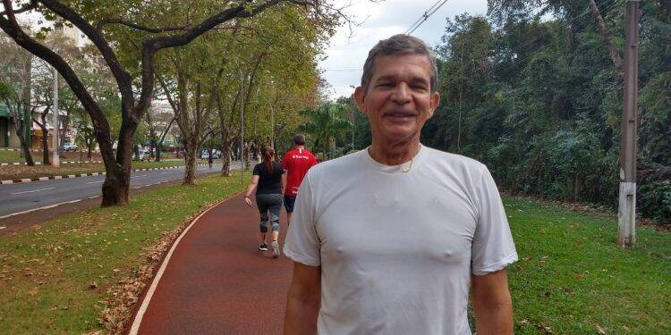 População ocupa a Avenida Paraná