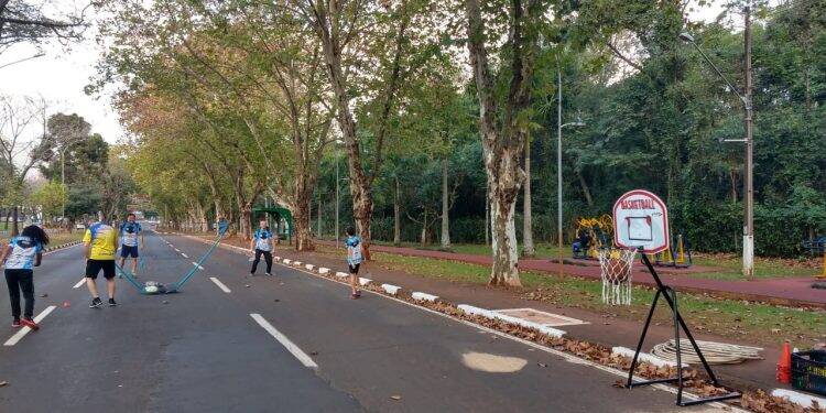 População ocupa a Avenida Paraná