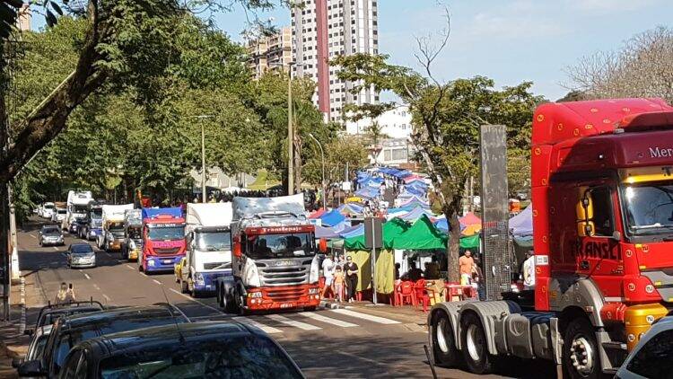 Manifestantes vão às ruas em Foz em favor de Sérgio Moro, Bolsonaro e Lava-Jato