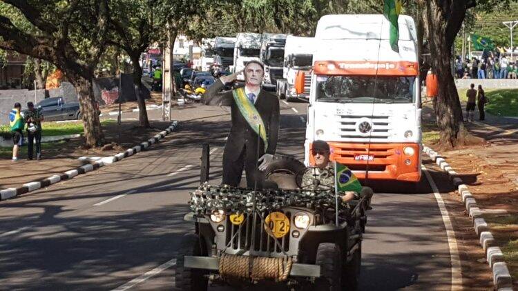 Manifestantes vão às ruas em Foz em favor de Sérgio Moro, Bolsonaro e Lava-Jato