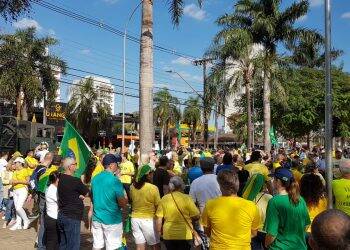 Manifestantes vão às ruas em Foz em favor de Sérgio Moro, Bolsonaro e Lava-Jato